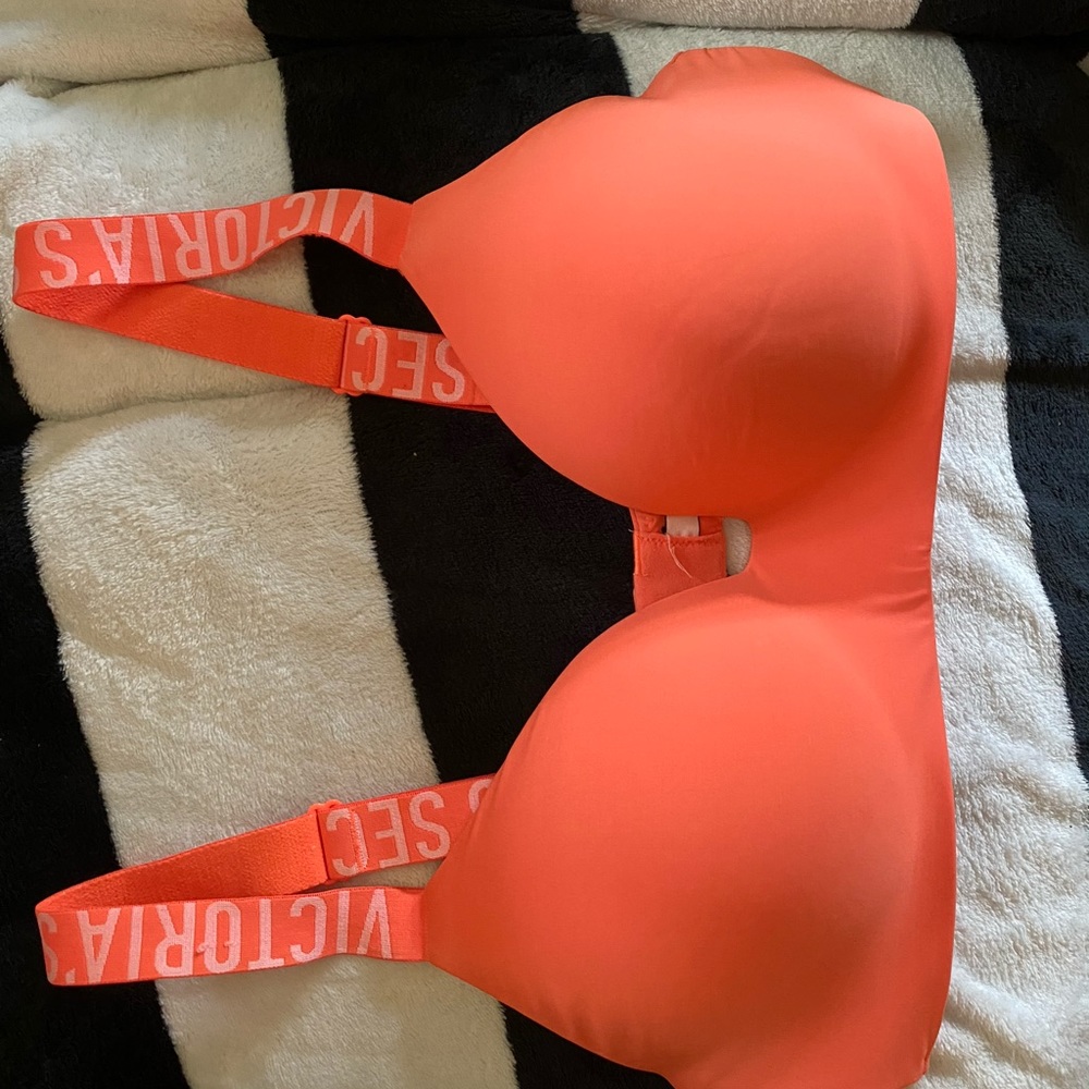 Victoria’s Secret 38C